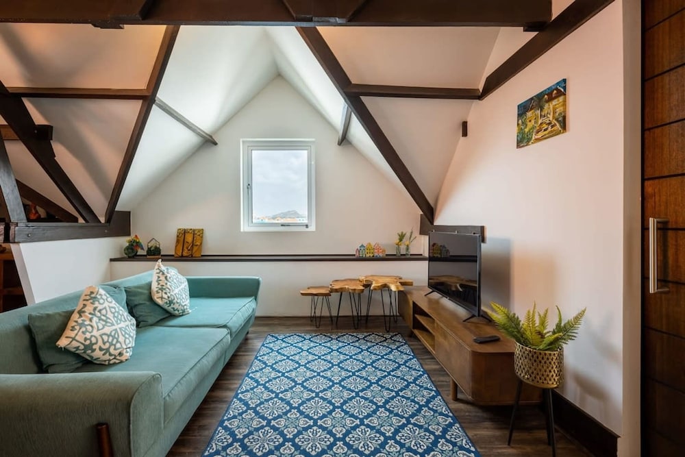 Charming Harbour Home at Historic Handelskade
