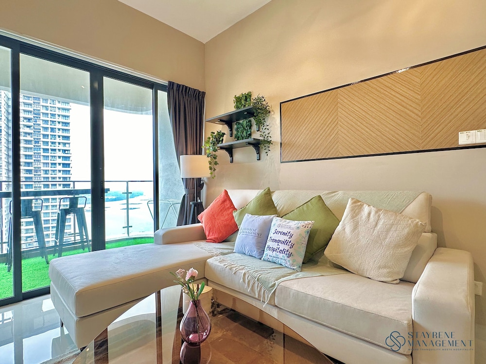 Country Garden Danga Bay Sea View Homestay by Stayrene
