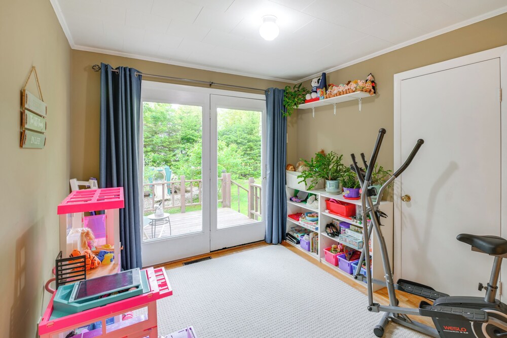 1 Mi to Main St: Charming Elsworth Home w/ Yard!