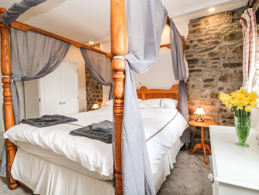 Honey Bee Cottage view 4