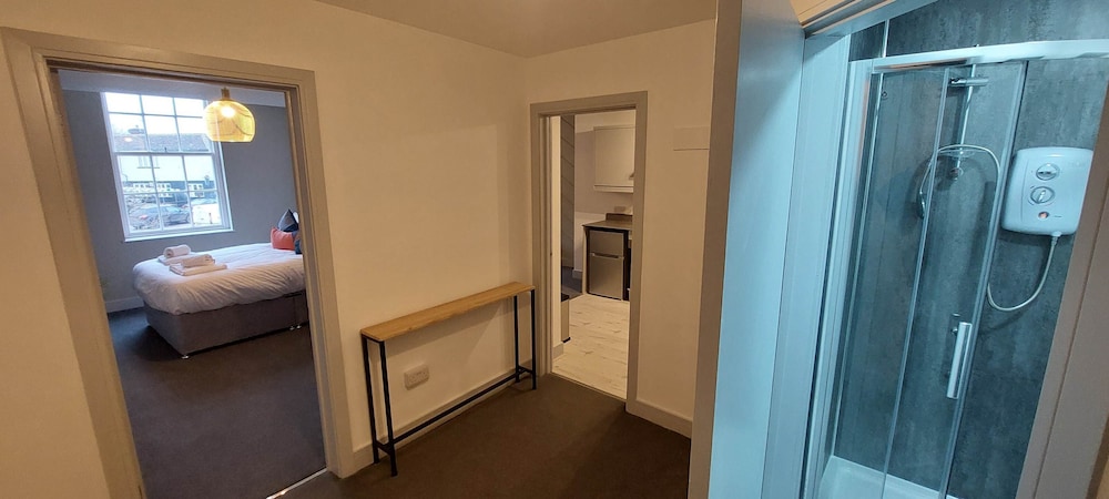 1 Bdr Modern Living in The Old Bank Hse