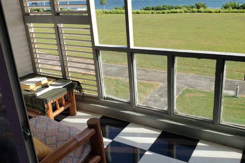 Oceanview 1-bed Apt w/ Pool, Bar & Beach Access
