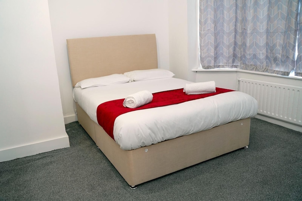 Horley Vacations - Gatwick Birchwood Lodge - Property Image 15