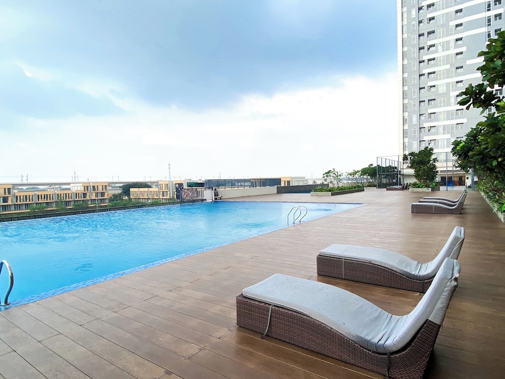 Minimalist And Enjoy Living 1Br Vasanta Innopark Apartment