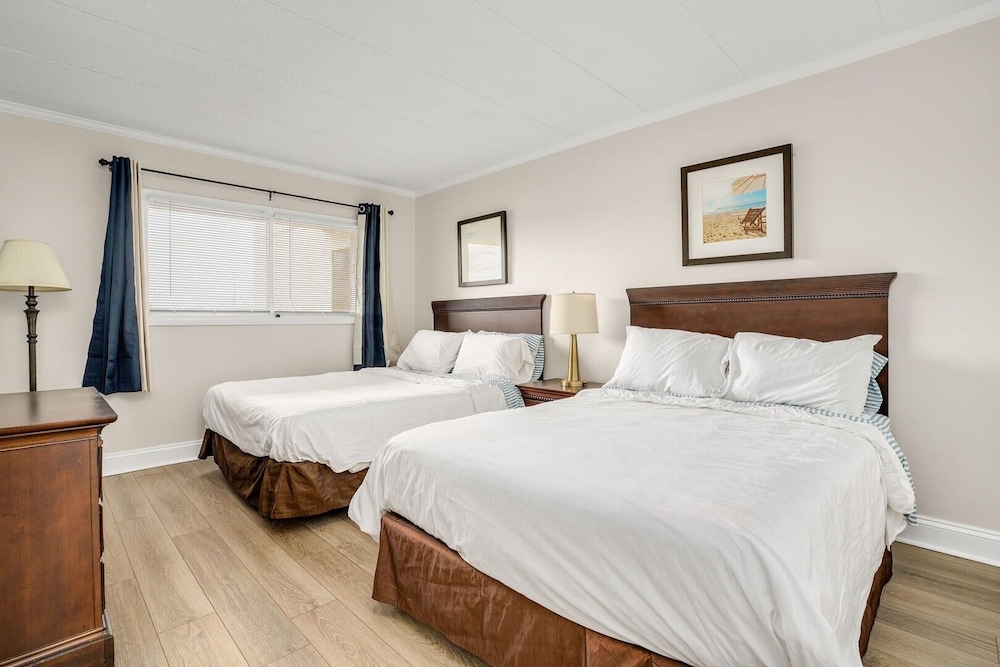 Marigot Beach 103 2 Bedroom Condo by RedAwning view 4