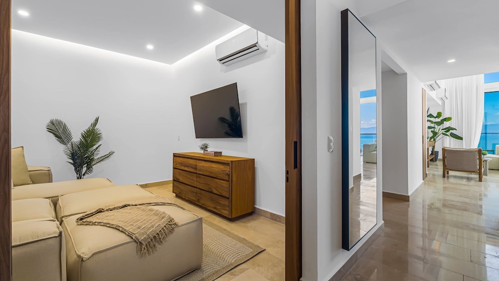 Beachfront Luxury 4BR Penthouse With Incredible Ocean Views