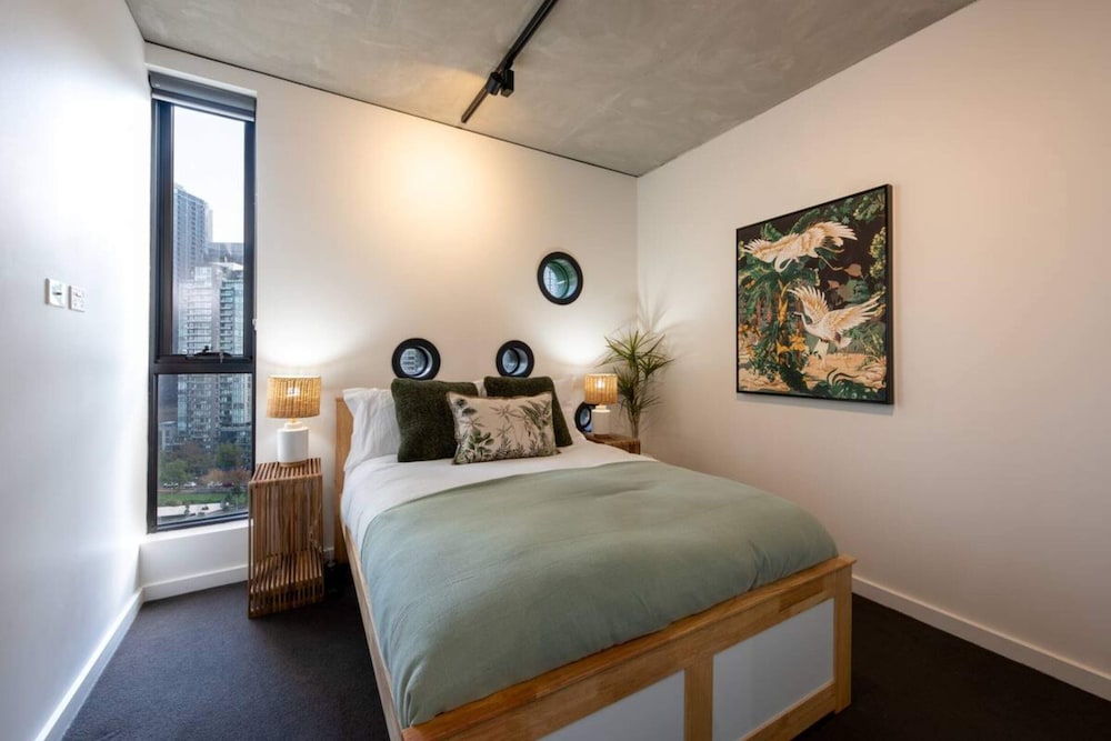 Stylish 2-bed Apt in Southbank With Parking