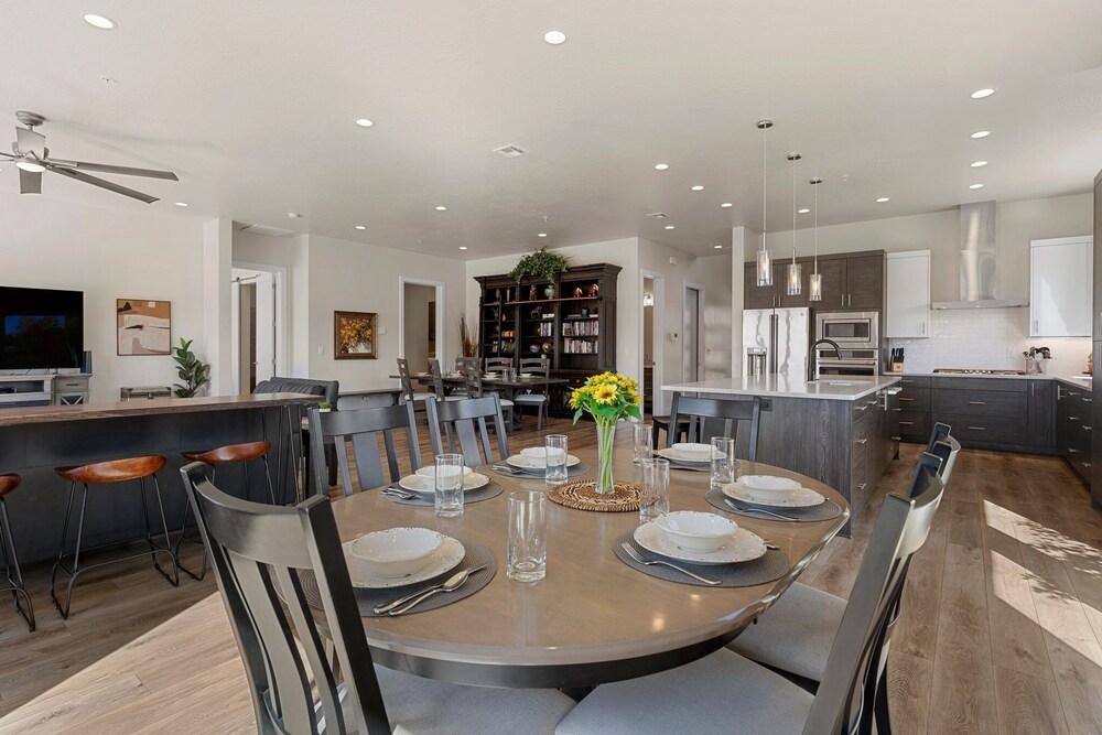 Coral Rock Vista 8 Bedroom Townhouse