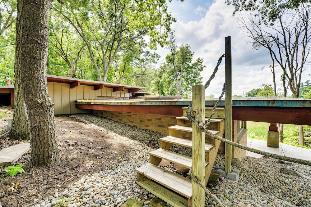 Fire Pits & Grill: Lakefront Jackson Home