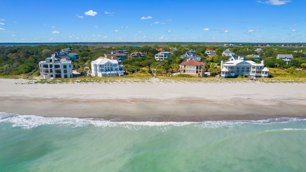 Exquisite Oceanfront Home Perfect For A Family Getaway 6 Bedroom Home by Peace Vacations view 5