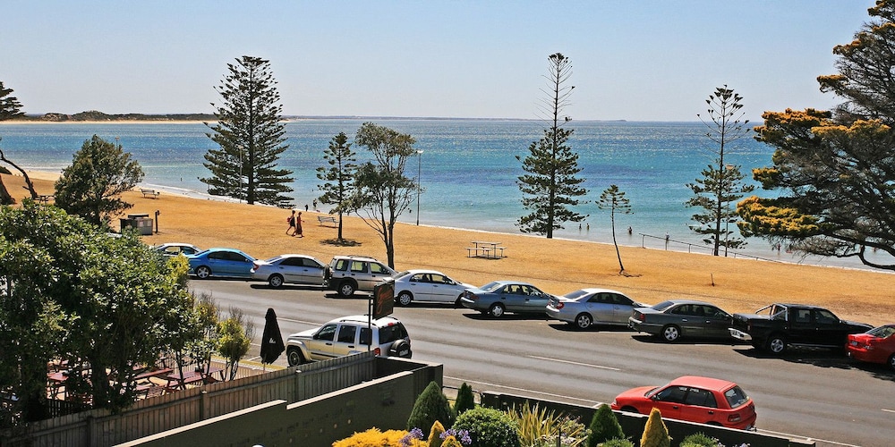 Two Bays Apartments