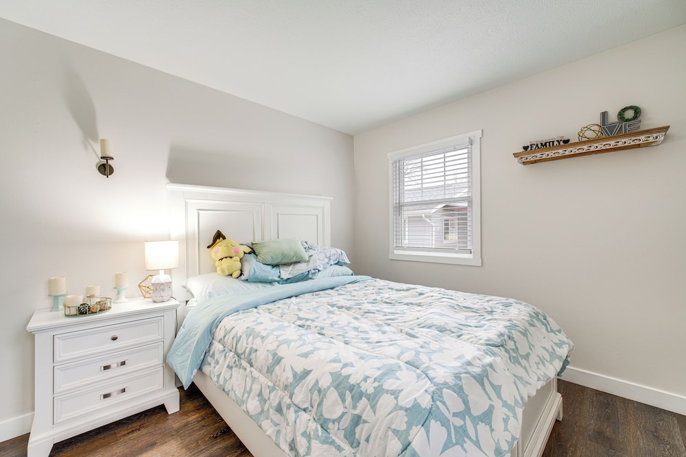 Walk to Marina: Home w/ Hot Tub in Mentor!