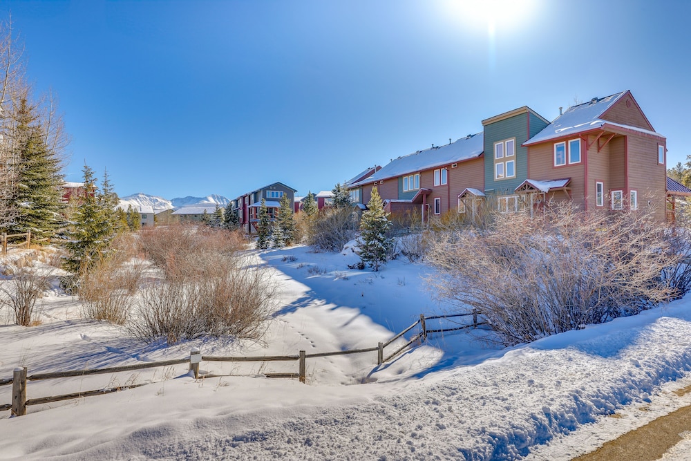 Fantastic Fraser Condo: Year-round Family Getaway