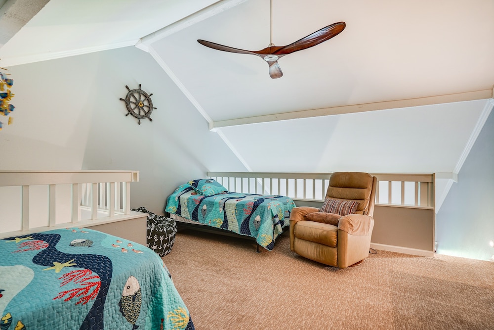 Kaunakakai Vacation Rental w/ Pool Access & A/c!
