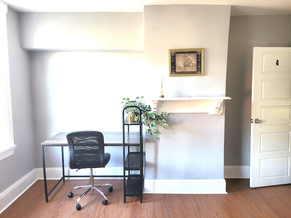 Budget Bed Room near Downtown