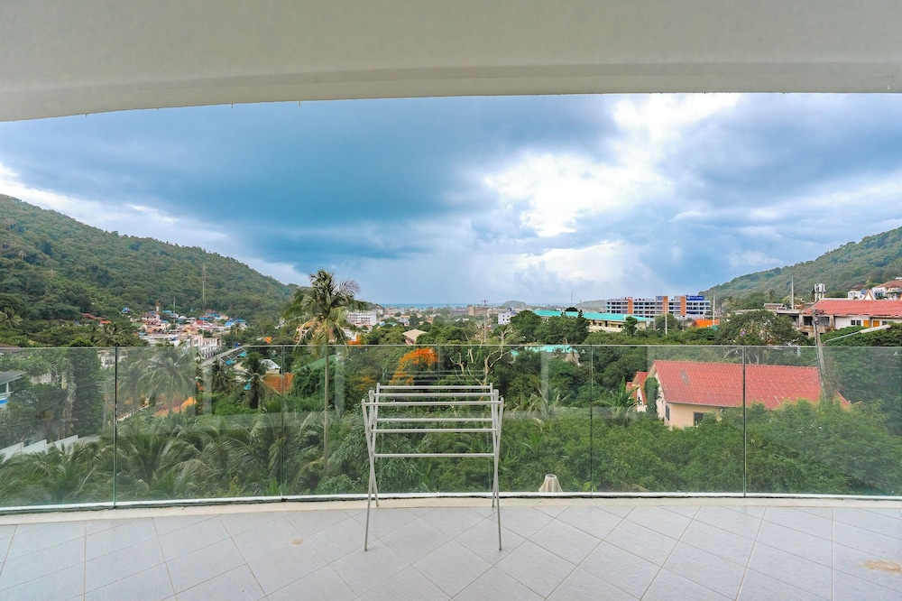 2BR Chic Oceanview Condo Kata Beach Retreat C206