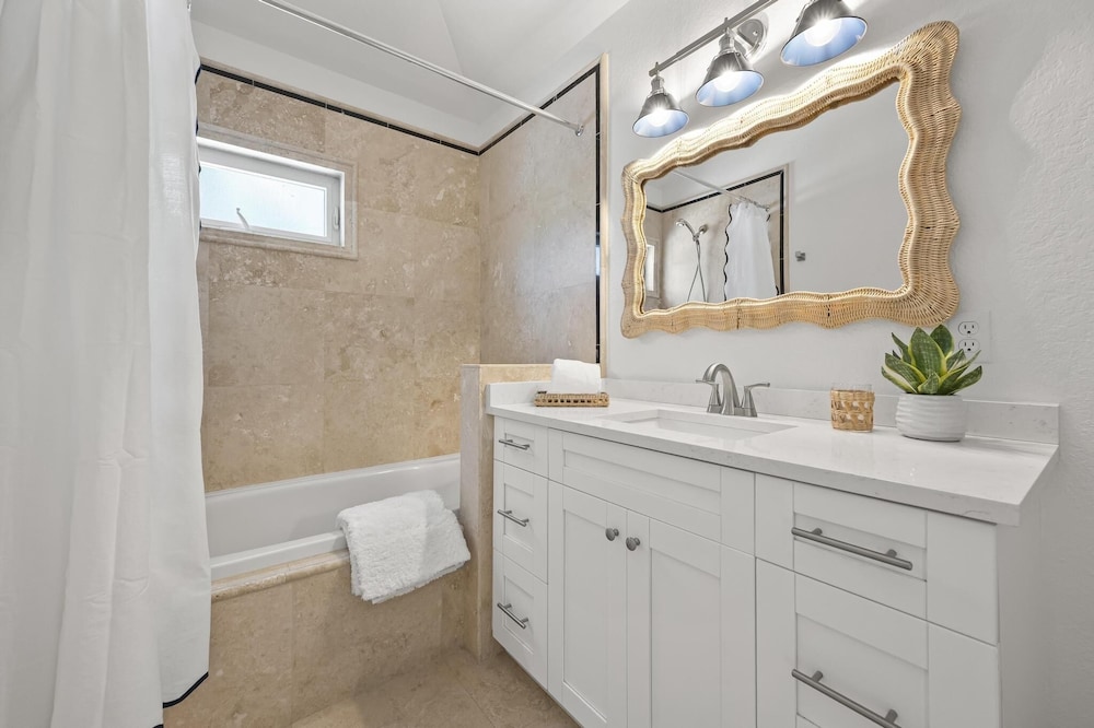 Latitude Adjustment Ami 3 Bedroom Home