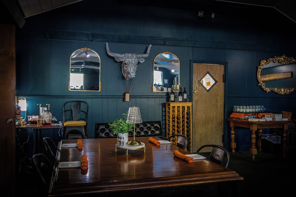 Fall River Hotel and Grazerz Restaurant