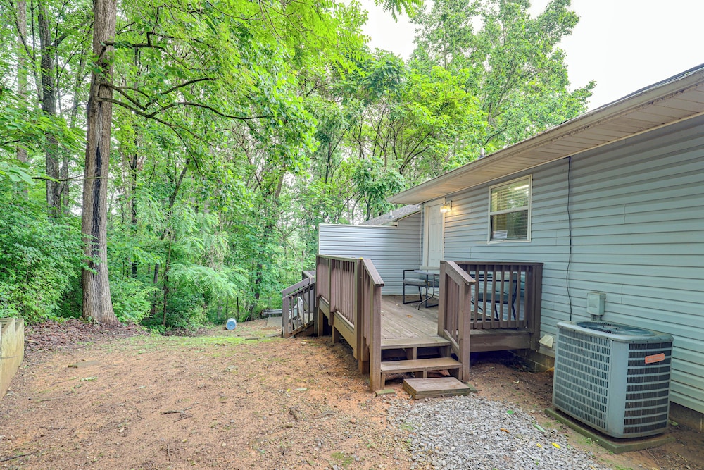 3 Mi to Cherokee Reservoir: Blue Haven Bungalow