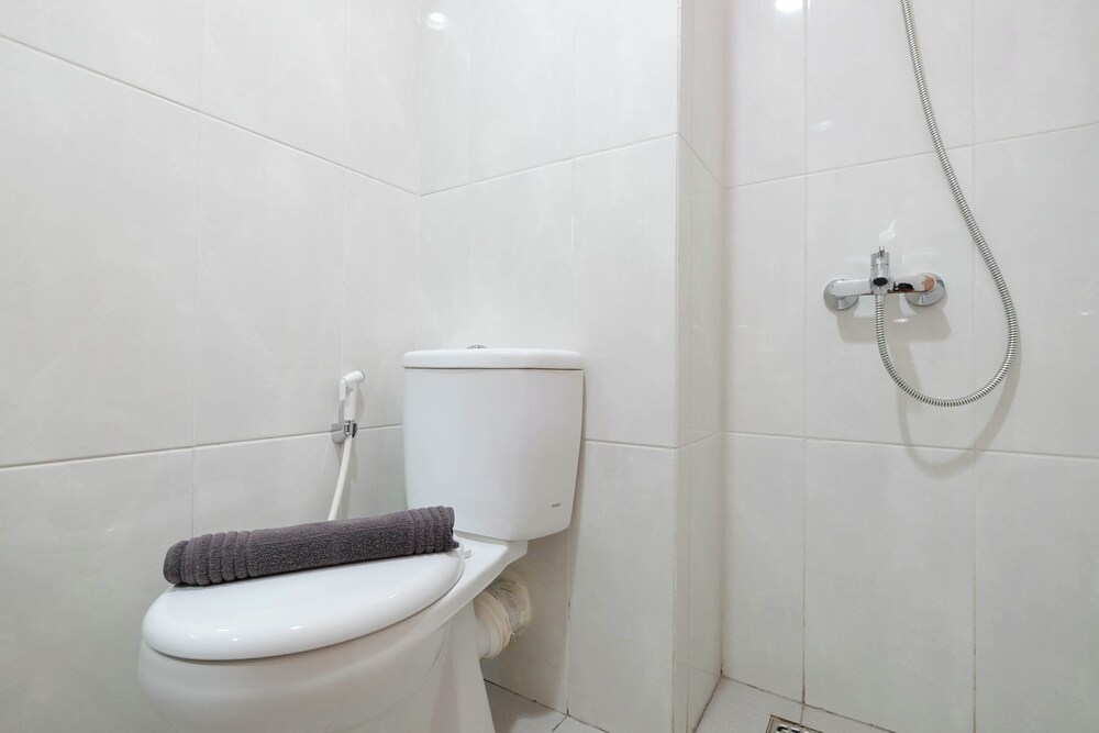 Warm And Cozy Studio At Evenciio Margonda Apartment