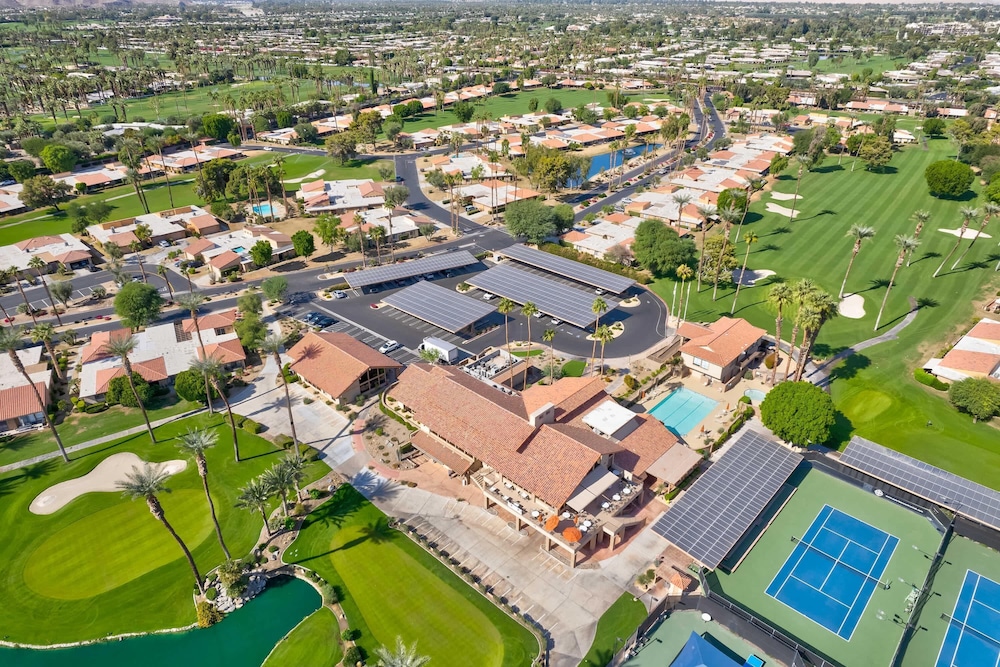 Designer Seville Condo w Golf Mountain Views
