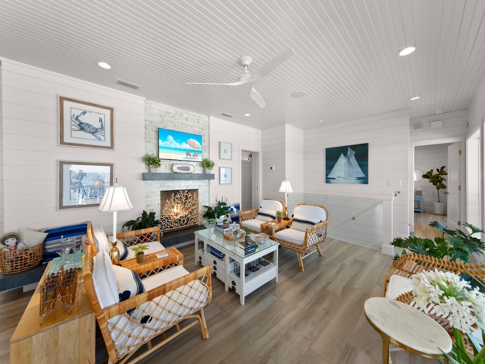 Ocean Paradise by Distinctive Beach Rentals