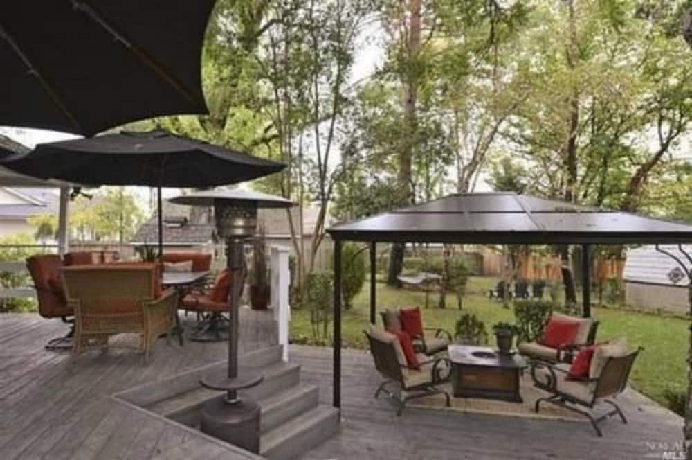 The Giraffe Inn at Old Parks Manor - Property Image 5