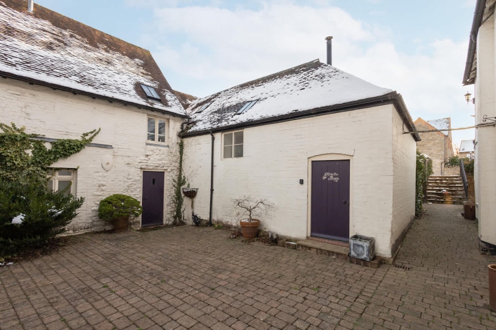 Host Stay The Coach House