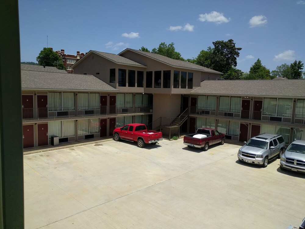 All Seasons Lodge