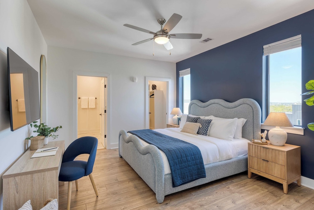 13 Modern Condos Near Downtown Nashville 26 Total Bedrooms, Sleeps 90 The Heights by Avantstay