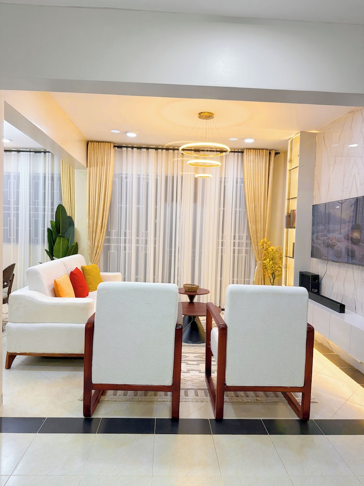 Charm Luxe Homes