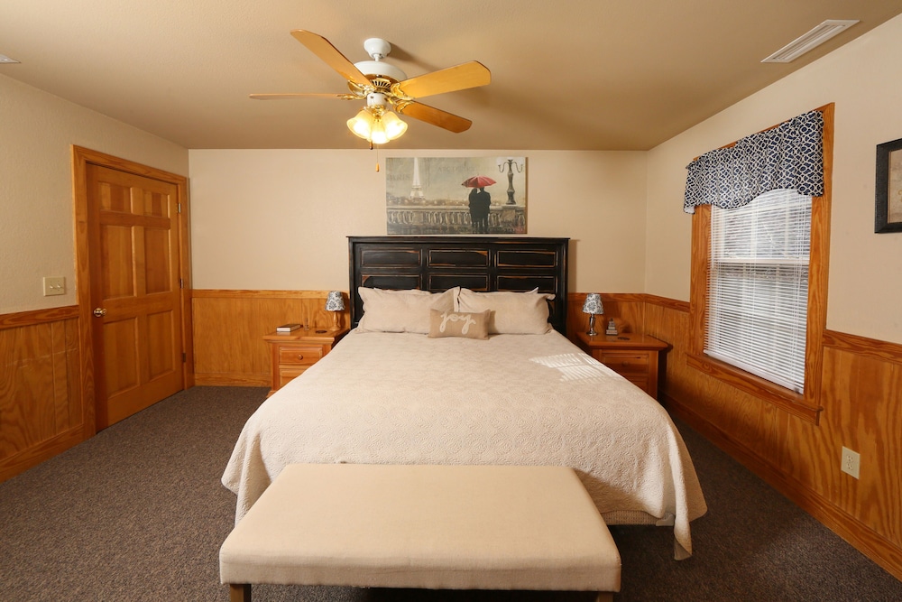 Cedar Falls 8 - Three Bedroom Chalet view 5