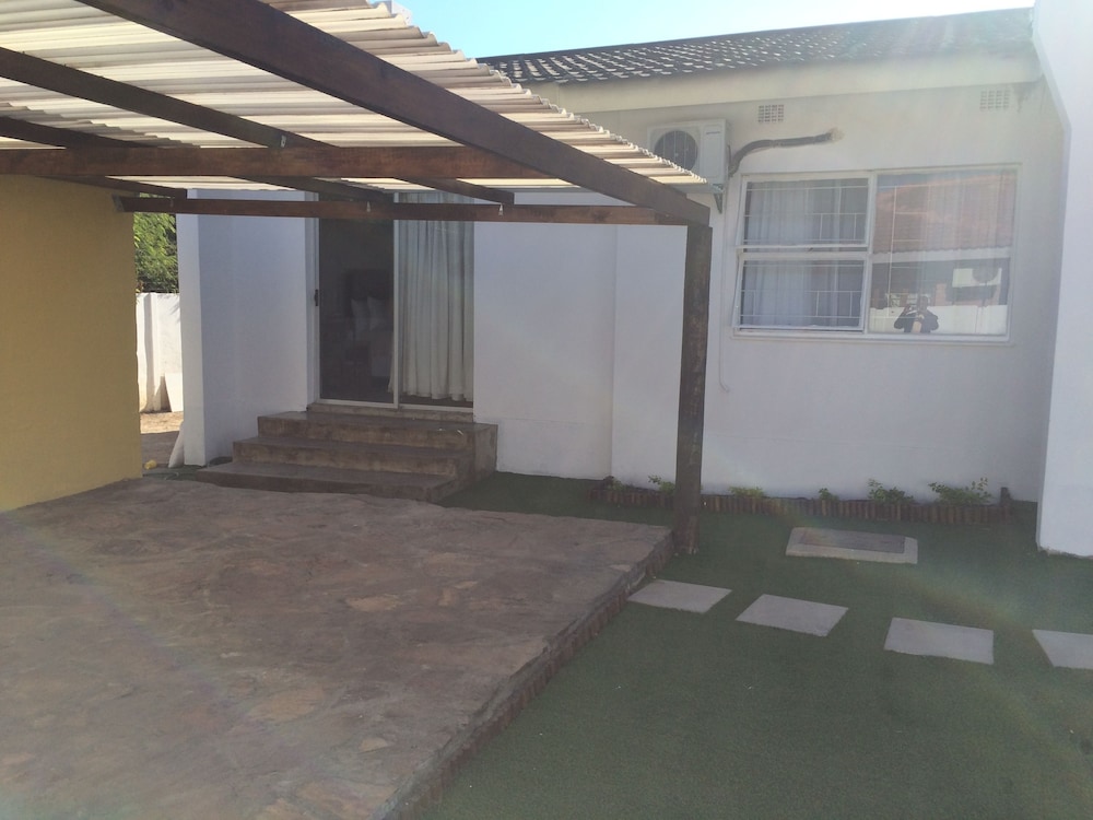 Seamless Bed and Breakfast view 5