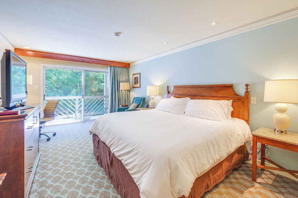 Resort Condo w/ Marina Access in Williamsburg!