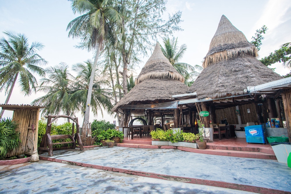 B52 Beach Resort