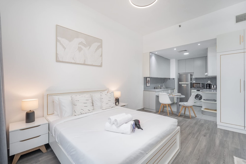 Stylish Studio Apartment in Tecom s Prime Location