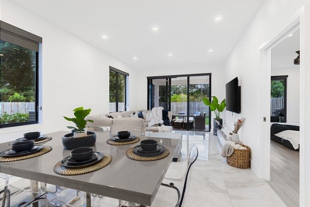Golden Fox Downtown Pool House 3 Bedroom Home