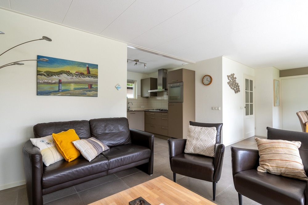Tastefully Furnished Country House for 6 People