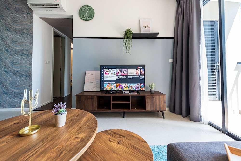 3BR Homestay with Pool View Bukit Rimau photo 8
