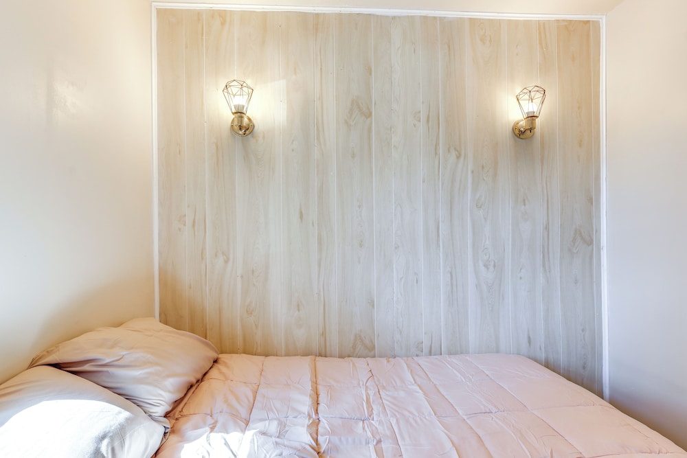 1 Mi to Dtwn Saratoga Springs: Cozy Duplex Apt!