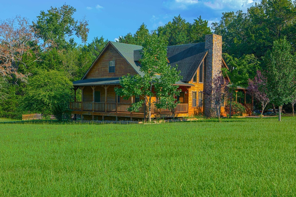 Marshall Vacations - Pet-friendly Jefferson Home Near Lake O the Pines - Property Image 1