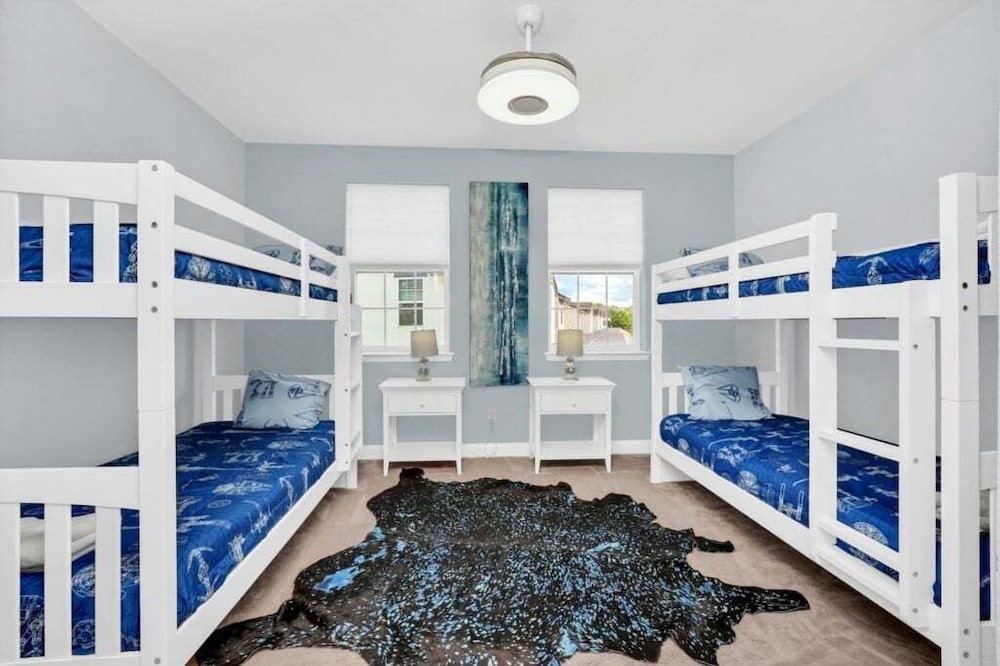 5 Bed Multiple Bunks Perfect For Kids With Pool! 5 Bedroom Townhouse