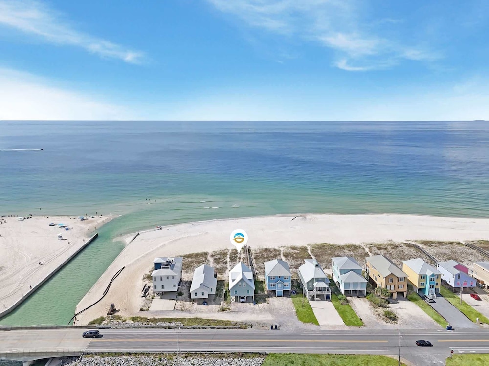 Pass Time - Beachfront for 24