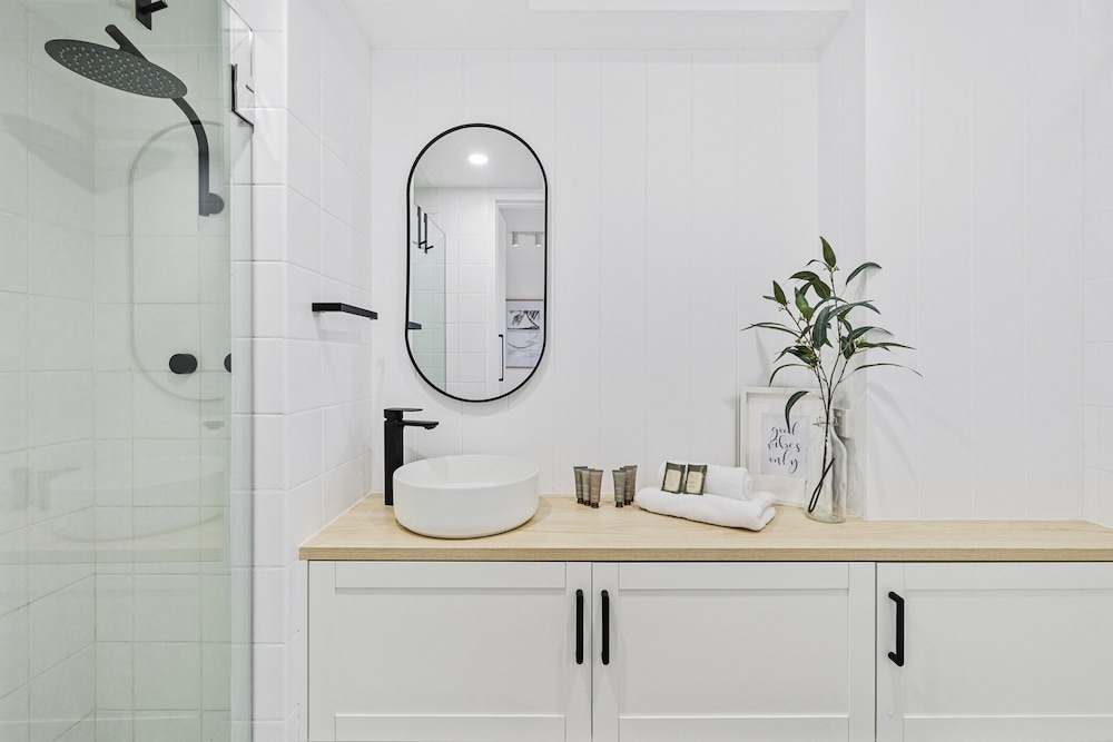 Studio3: Chic Bondi Abode With Pool & A/C