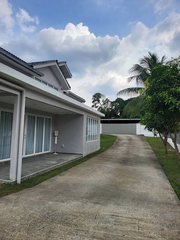 Luxury Tropical Bungalow in Damansara Golden Core