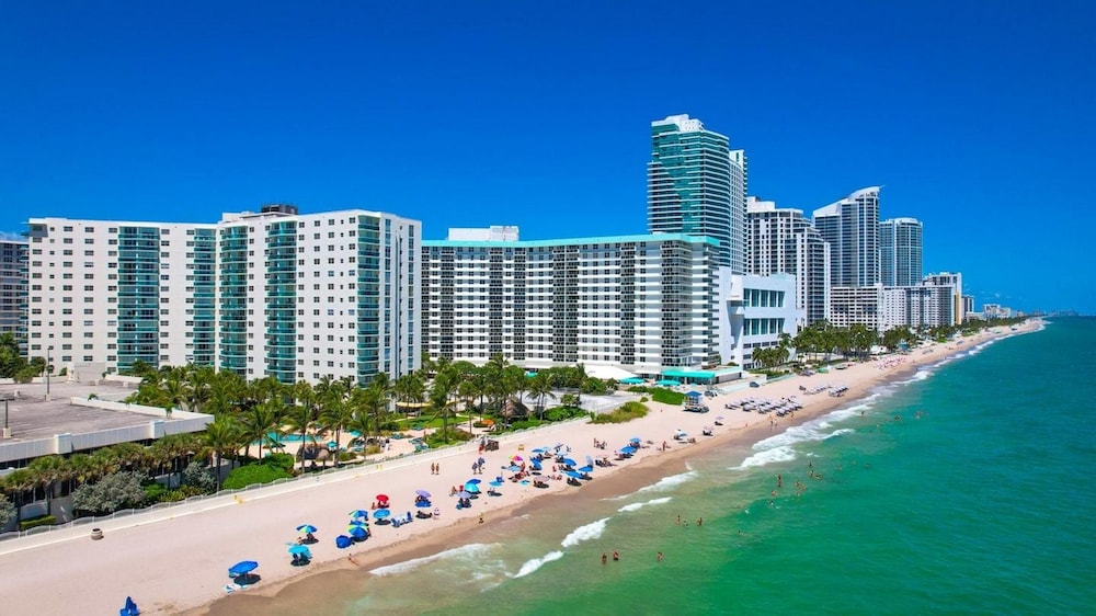 GLOBALSTAY Tides Hollywood Beach Retreat