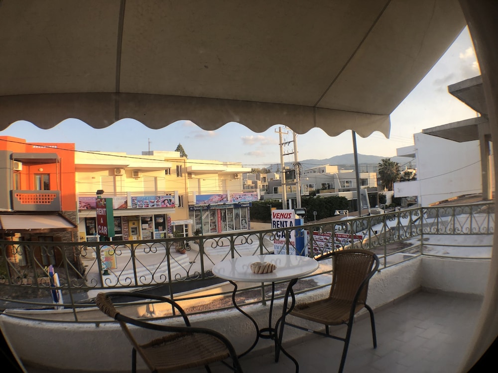 Oleander Apartments