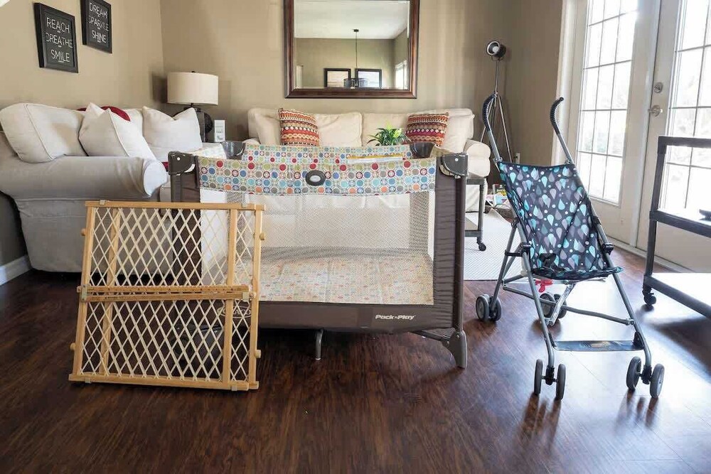 Welcoming 4 BR Sleeps 10 Guests