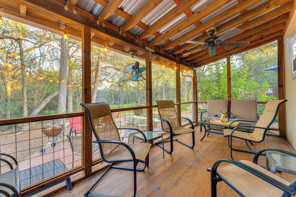 Jack's Cottage: Backyard Oasis in New Braunfels!