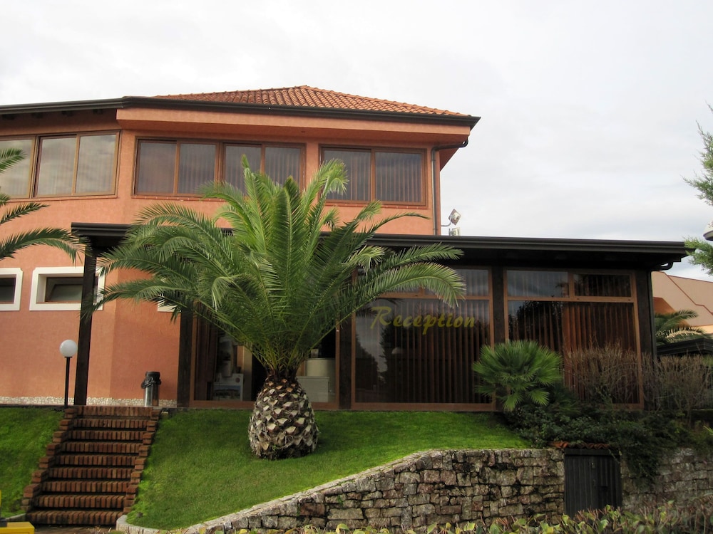 Tindari Resort & Marina Beach